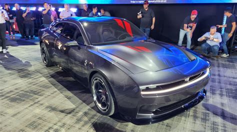 2025 dodge challenger pictures.